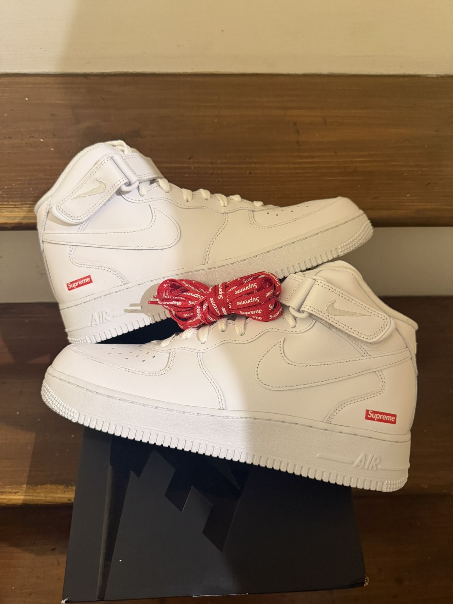 Nike Air Force 1 Mid Supreme White