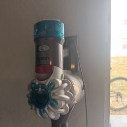Dyson Cordless Vacuum – Great Condition