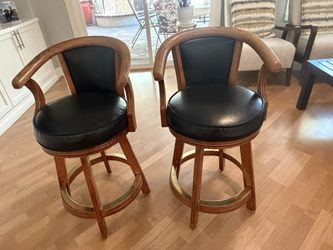 : 2 Oak Swivel Barstools – Great Condition