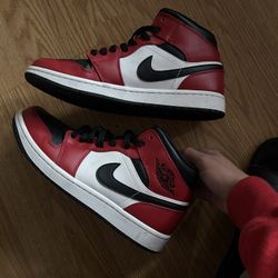 Jordan 1 Chicago Black Toe 