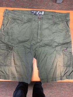 Wear First brand cargo shorts, men’s size 42 (no belt)