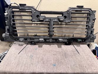 2016 to 2018 CHEVY SILVERADO GRILL BRACKET AND SHUTTER