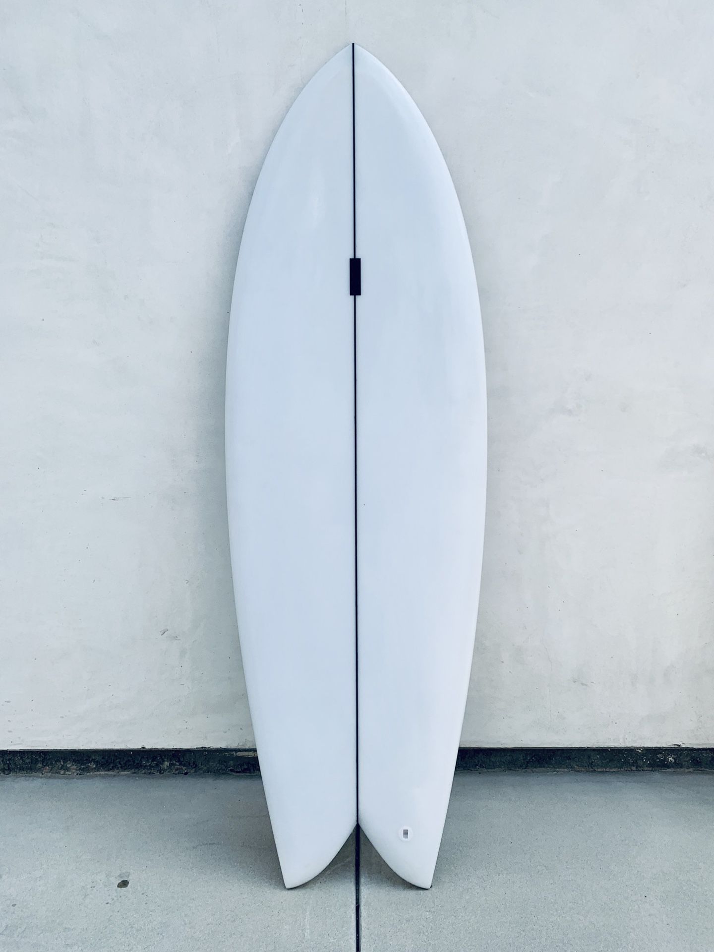 5’8 Fish Surfboard with Twin Keel Surfboard Fins