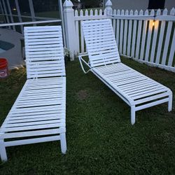 White Outdoor Lounge Chairs 