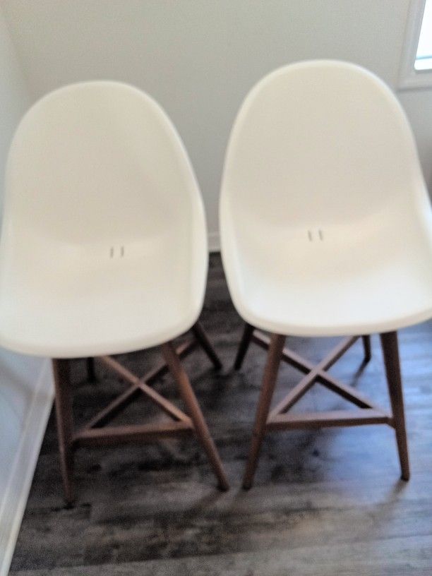 15$ Each Bar Stools And 10$ Each 4 Chairs