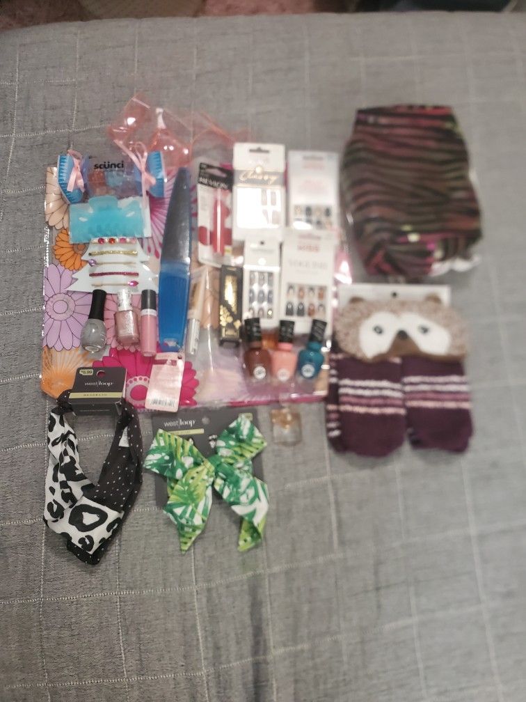 New makeup,accessories,bag,and Mini Perfume