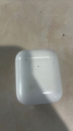 AirPods and they work fine👍