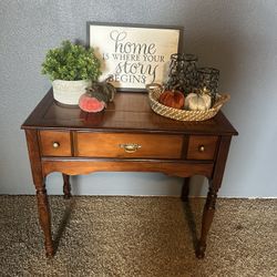Nice Accent Table Can Use Any Where