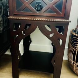 🔥 MOVE  SALE: Night Stands / End table - LIKE NEW - MOROCCAN 