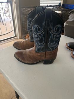 Boys boots size 13