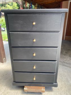 Black 5-Drawer Dresser Modern & Stylish