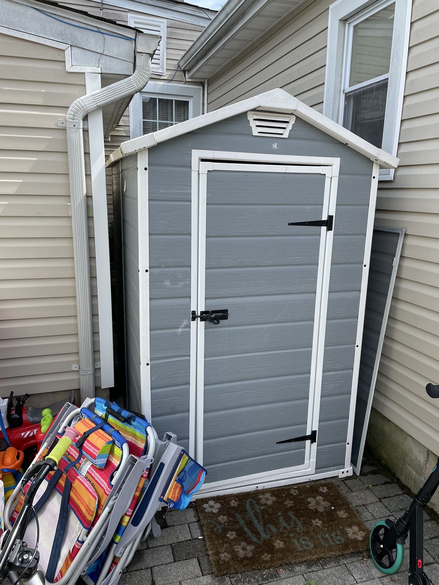 geest reparatie Platteland KETER Manor 4x6 Resin Outdoor Storage Shed Kit-Perfect to Store Patio  Furniture, Garden Tools Bike Accessories, Beach Chairs and Lawn Mower, Grey  & Wh for Sale in Lindenhurst, NY - OfferUp