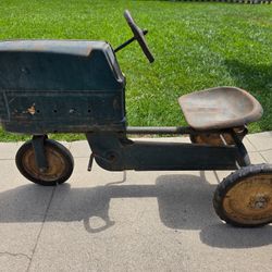 Kids Vintage Peddle Tractor