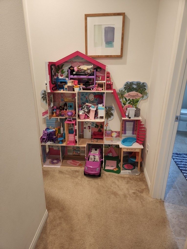 Kidcraft Play House With All The Toys