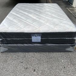 NEW MATTRESS QUEEN SIZE PLUSH WITH BOX SPRING