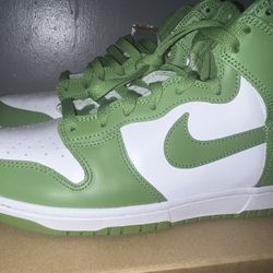 Nike Dunks Mids