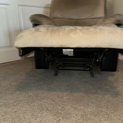 Rocking Chair W/ Leg Extension