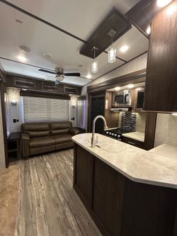 2018 Cherokee Arctic  Wolf Series 5 th wheel