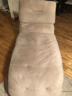 Chaise in great condition SUPER comfy
