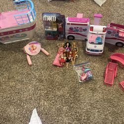  Barbie Bundle Come With Few More Things Not Seen In Pictures 