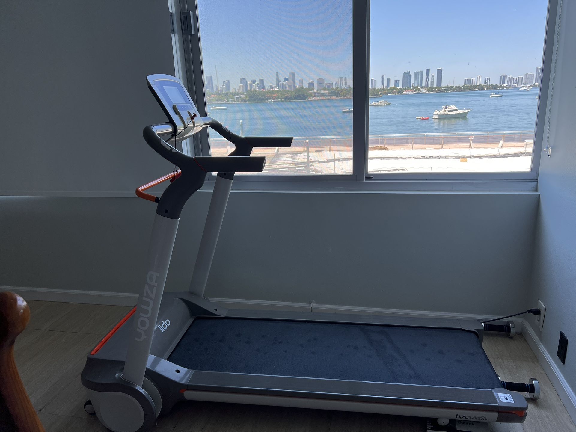 Foldable treadmill - Yowza fitness Lido