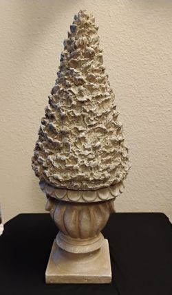 Cute topiary statue 14.5"