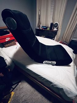 Game Chair With Speakers