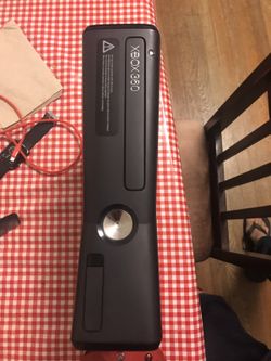 Xbox 360 with kinect 1 controler 7 games 2 week use