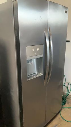 Frigidaire Side-by-Side Stainless Steel Refrigerator Fridge
