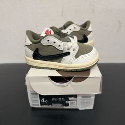 Jordan 1 Low Travis Scott Medium Olive Size 4c