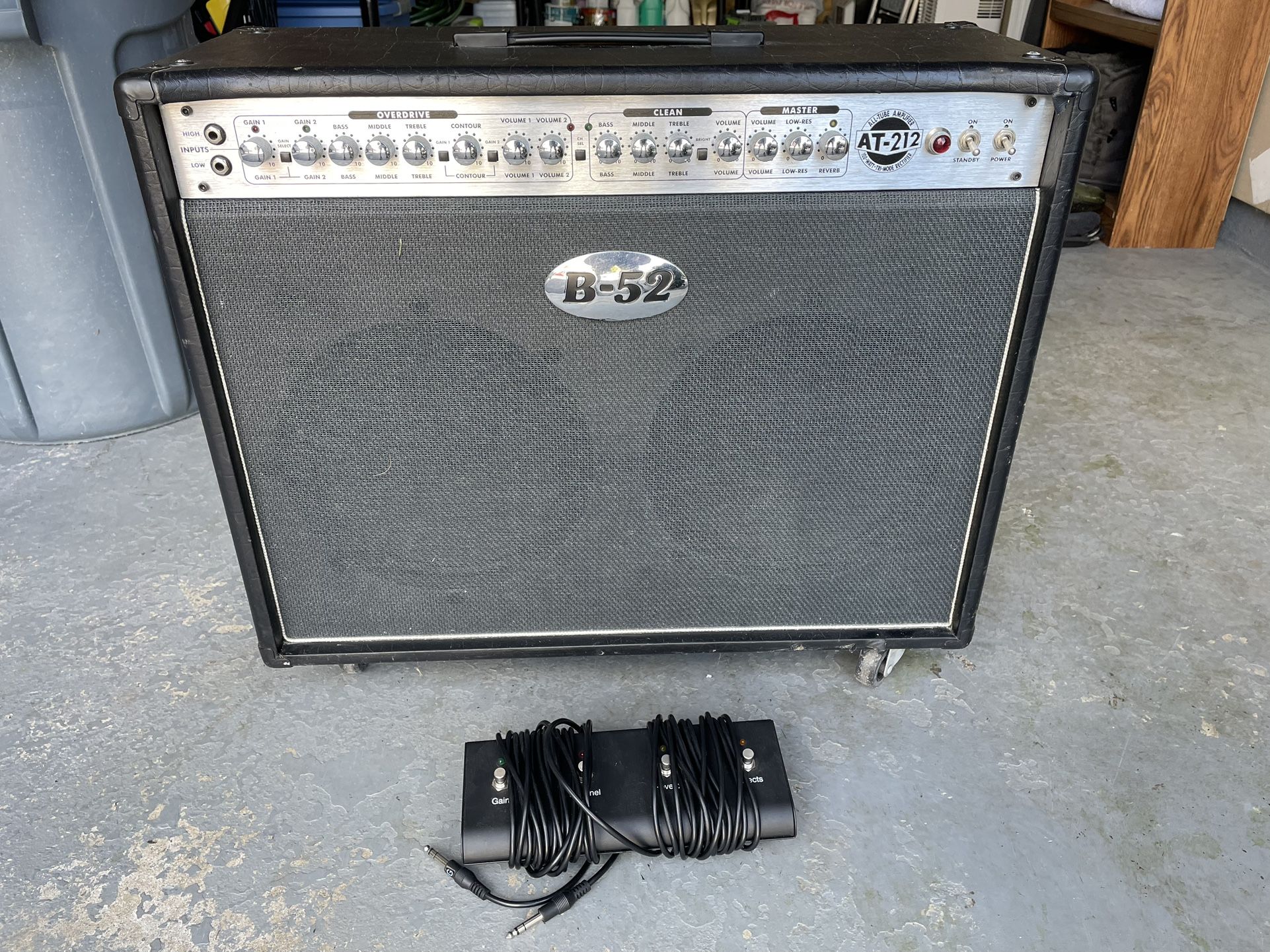 B -52 AT-212 100-Watt 2 x 12" Combo Tube Guitar Amp