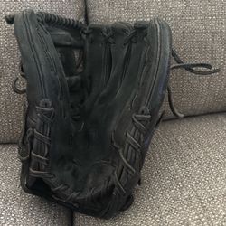 Wilson 11. 1/2 Glove 