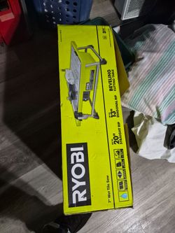 Leveling cutting table