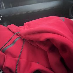 Nike Tech Fleece Set (Hoodie + Pants) – Worn Once