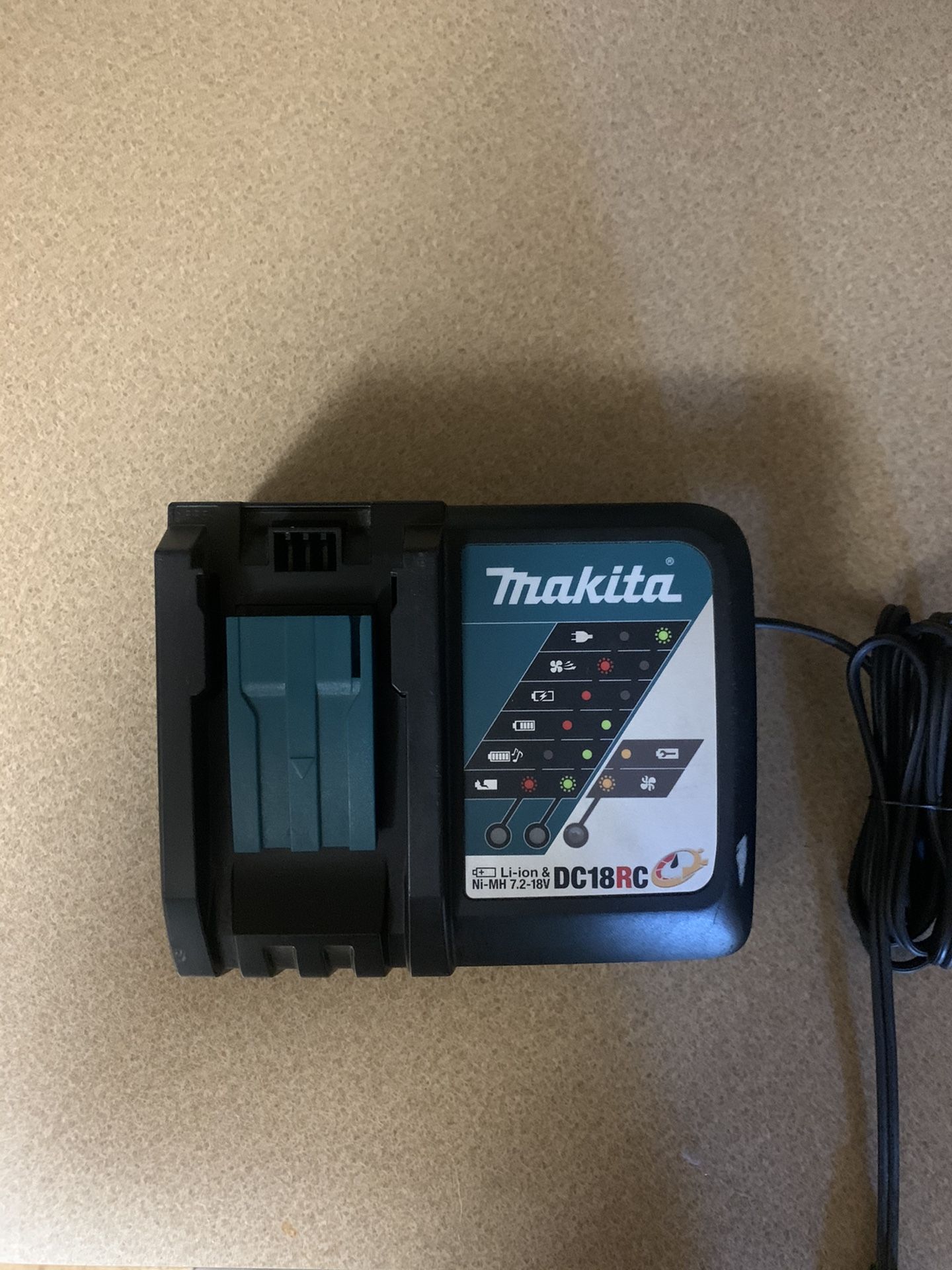 Fast battery charger v18 Makita