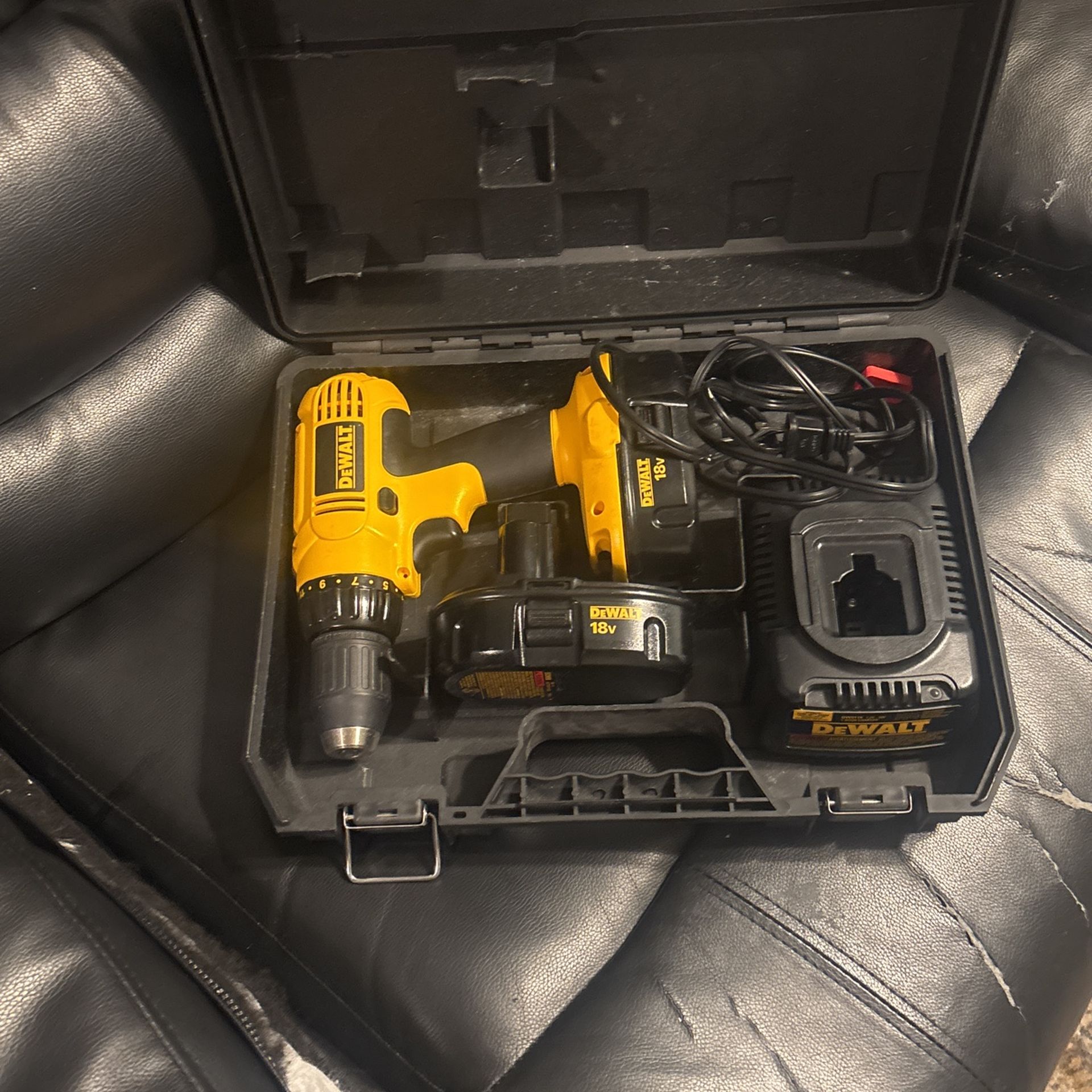 Dealt Power Tool Set