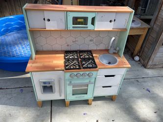 Play kitchen