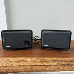 Bose Video Roommate Amplified Speaker set of 2 speakers