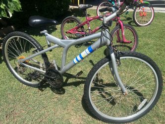 Silver Mountain Bike with Multi-Speed Drivetrain