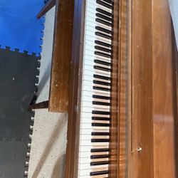 🎹 Old Piano