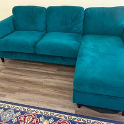 Sectional Sofa - Perfect For Living Room