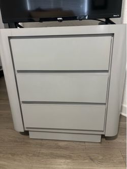 Dresser & TV
