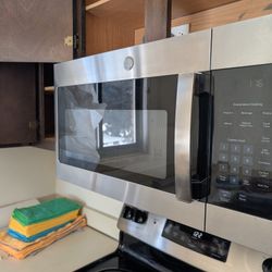 Perfect condition GE 30" 1.6 Cu Over-the-range Microwave 