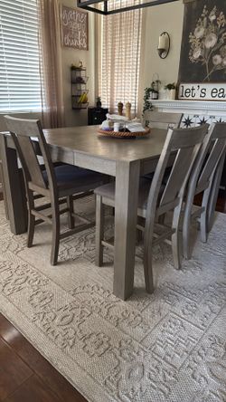 Dining room table Like new counter height