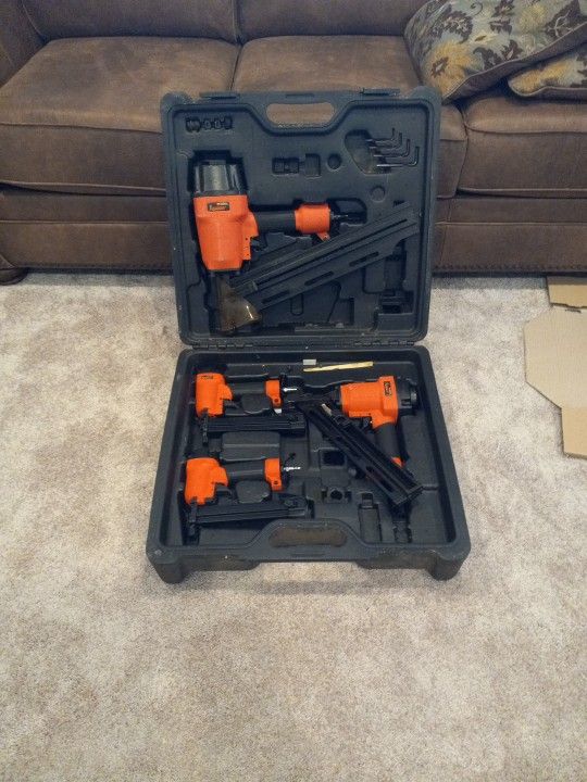 Campbell Hausfeld Ironforce 4 Pc Pneumatic Nailer Set W/hard Case
