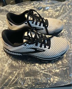 Women’s Brooks Adrenaline GTS 22, Size 7