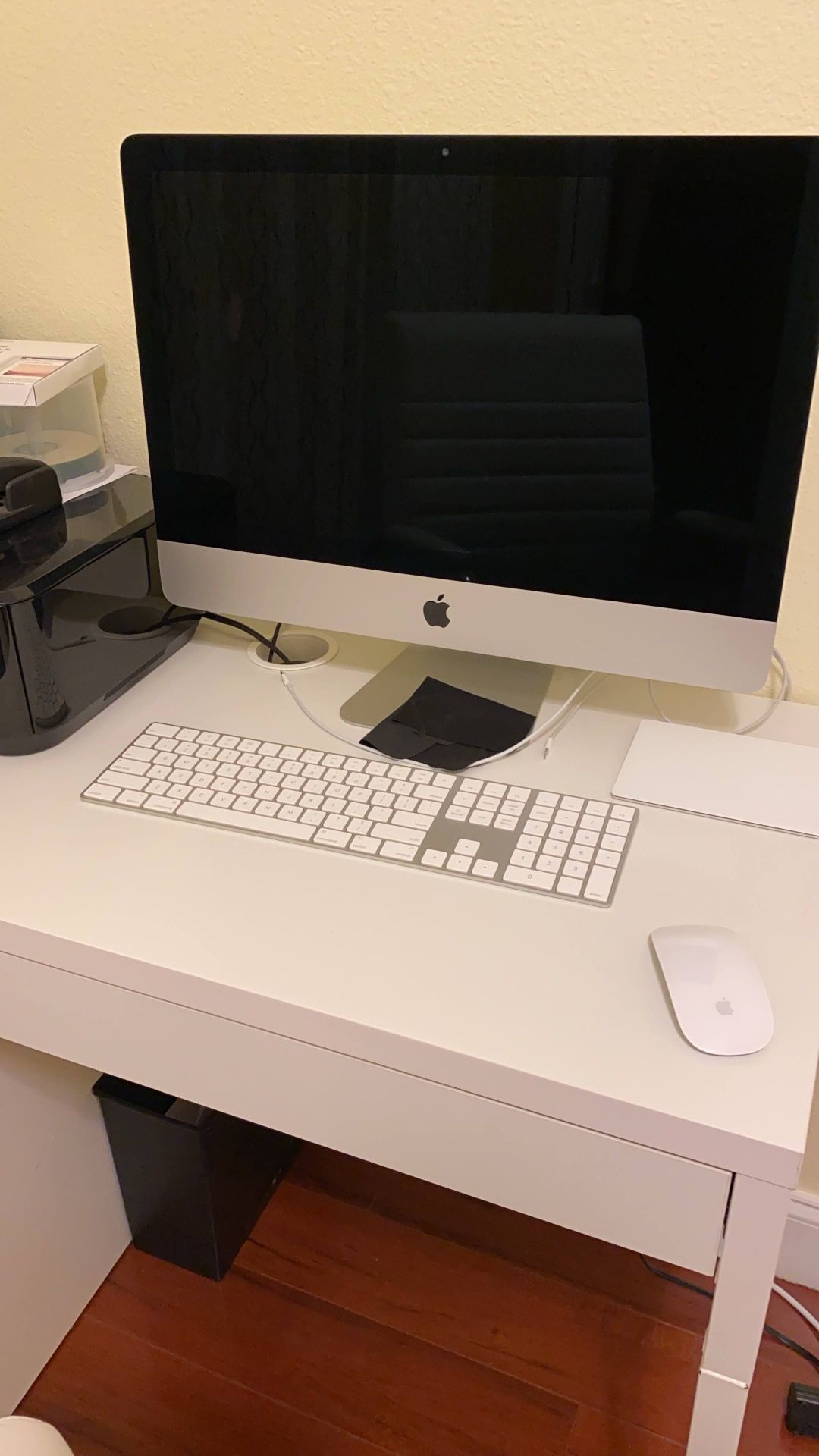 21.5” Mac Desktop Computer
