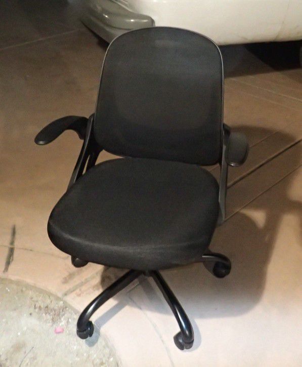 Office Chair Black Mesh Flip-up Arms 