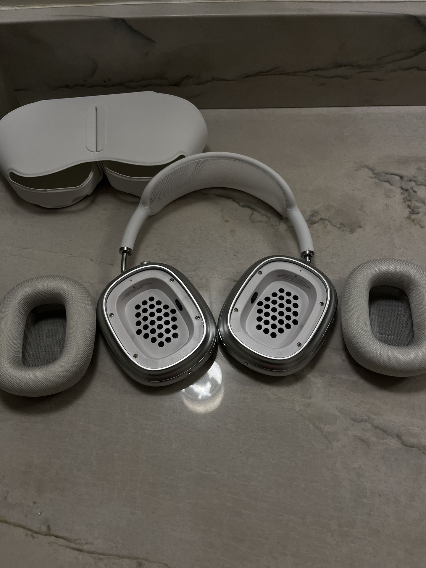 AirPod maxes 1st Gen