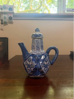 Vtg Porcelain Blue & White Long Neck Asian Teapot 7.5" Tall - See Pics Of Top